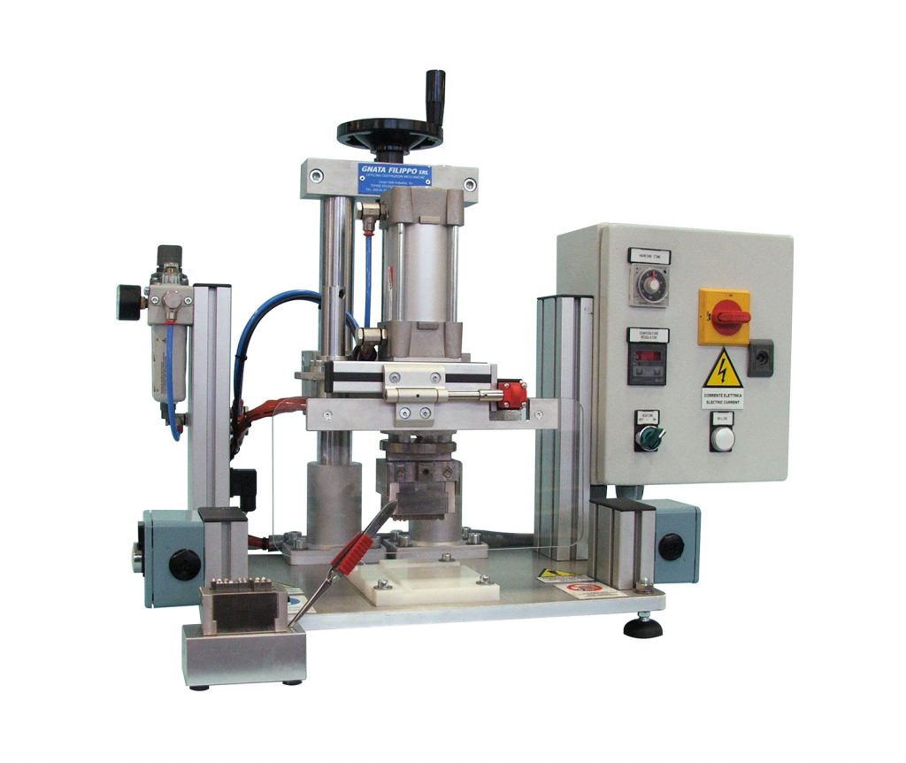 Pneumatic hot marking machine without colored tape, with a manual switch for the marking of particular surfaces.